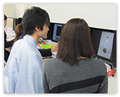 撮影した写真をご家族でじっくりお選び下さい